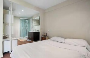 3 bedrooms, desk, iron/ironing board, free WiFi - Stylish Duplex Penthouse with Private Terraces in Ciudad Lineal (Madrid)