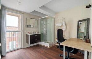 Bathroom - Stylish Duplex Penthouse with Private Terraces in Ciudad Lineal (Madrid)