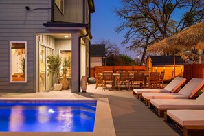 A heated pool - Desert Retreat: Heated Pool • Sauna • Theater (Austin)