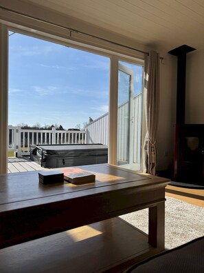 Interior - Lakefront w/ Hot Tub & Sunset Views - Medway Lodge (Spine Road South Cerney)
