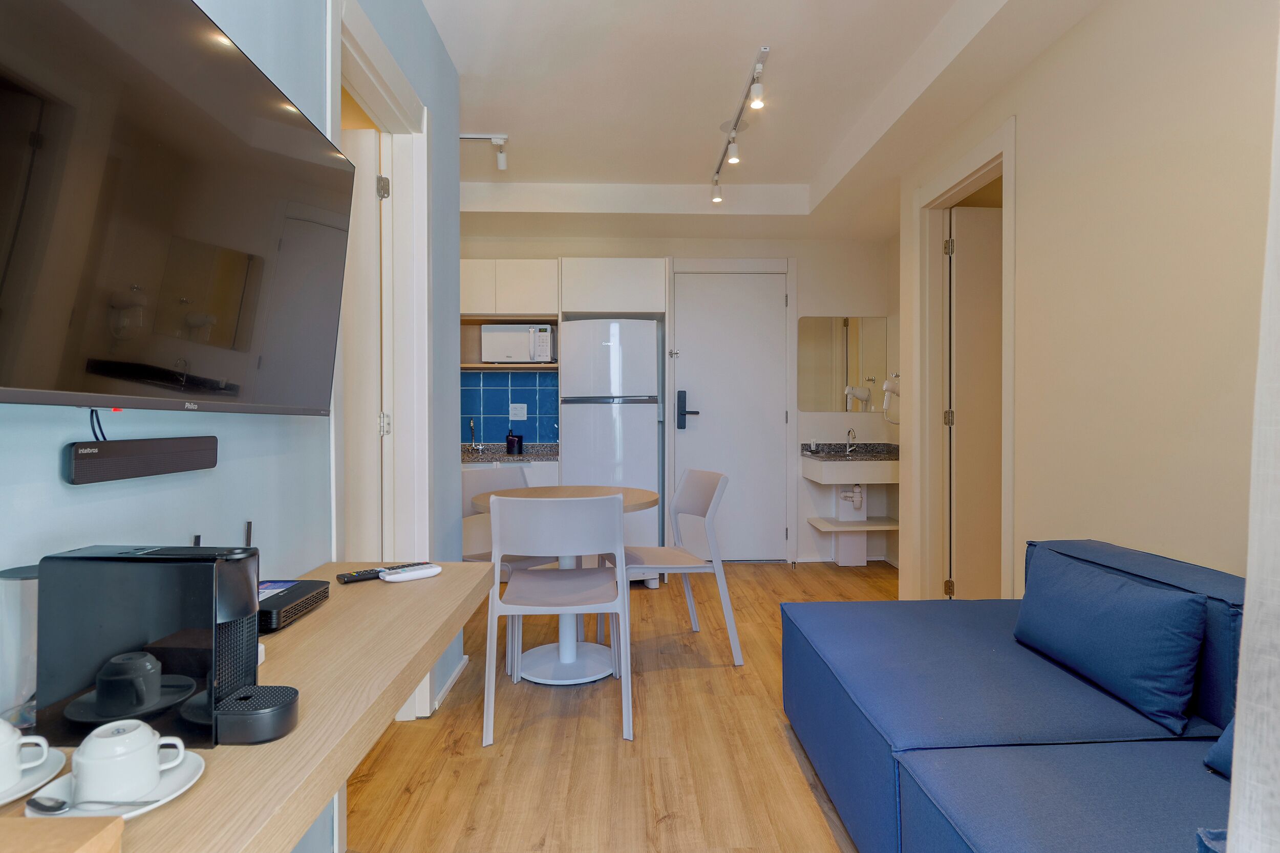 Apartamento 2 Dorms com Sofá Cama - Bloco 2 | Sala de estar | Smart TV