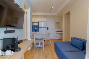Apartamento 2 Dorms com Sofá Cama - Bloco 2 | 客廳 | 智慧型電視