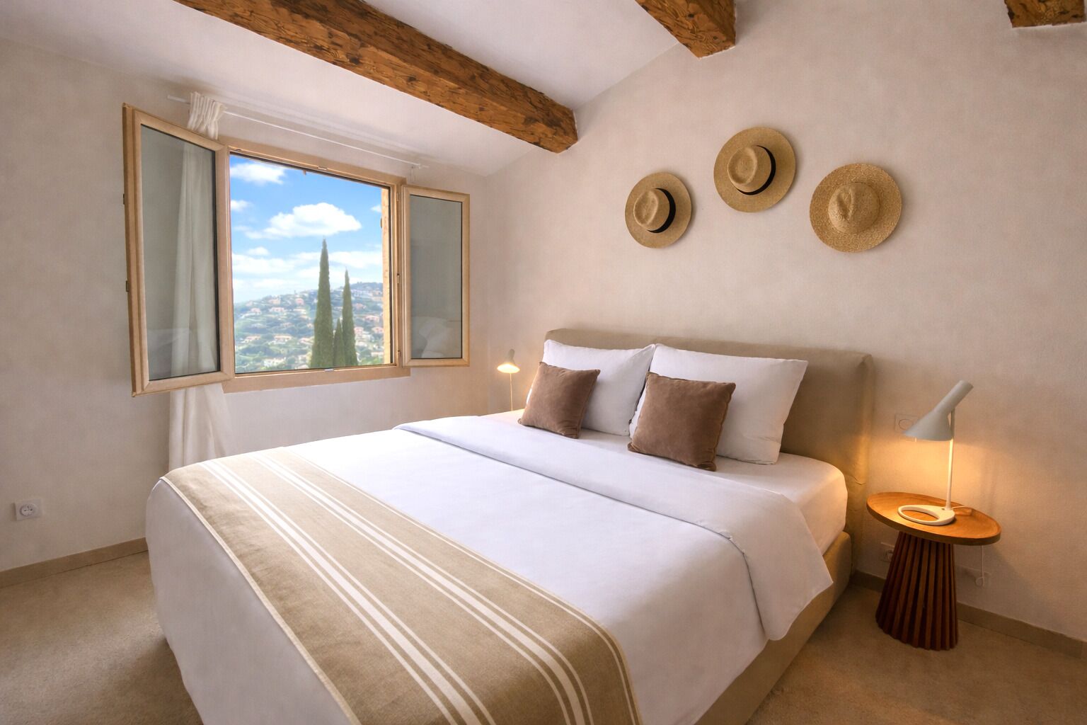 3 chambres, fer et planche à repasser, Wi-Fi, draps fournis