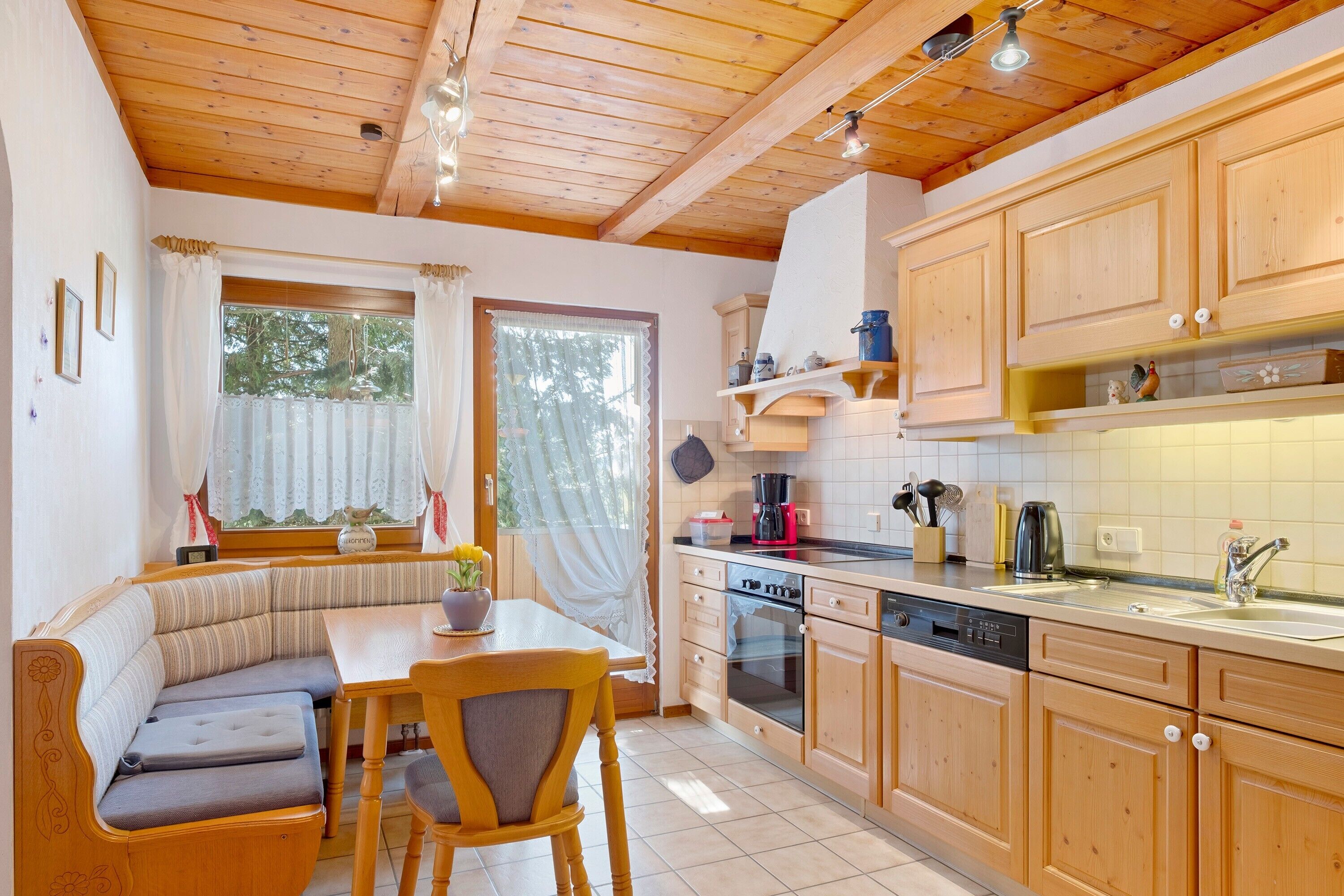 Fridge, oven, stovetop, dishwasher