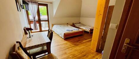 6 bedrooms, free WiFi, bed sheets