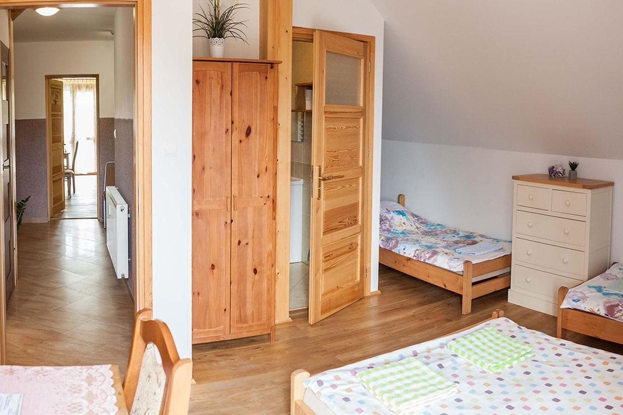 9 bedrooms, free WiFi, bed sheets