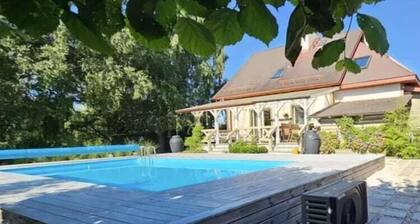 Ferienvilla für 10 Gäste mit privatem Pool
