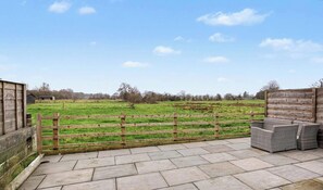 Terrace/patio - Whim Brook Stay - Free parking! (Cheshire East)