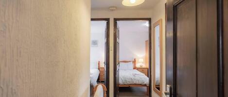 WiFi, bed sheets