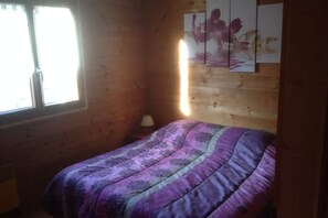 Room - A serene interlude in the heart of the Jura mountains (Lent)