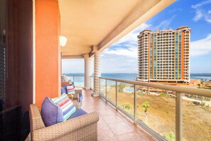 Property grounds - Luxury Gulf-Front 3BR Condo – Pensacola Beach (Pensacola Beach)