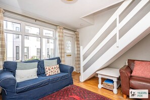 Living area - The Little Cottage - Coastal cottage 5 mins walk to the Sea! (Norfolk)