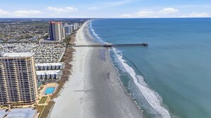Beach nearby - Shore Break Retreat Steps from Beach & Pool (Myrtle Beach)