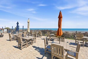 Outdoor dining - Bluewater Breeze Ocean View Resort Getaway (Myrtle Beach)
