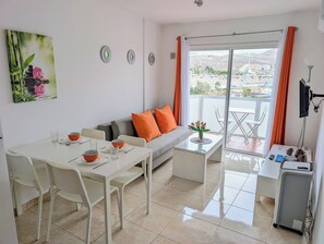 Smart TV - Bright Cosy 1br Apt 7 min to Beach, Siam Park/Mall (Playa de las Américas)