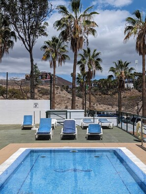 Outdoor pool - Bright Cosy 1br Apt 7 min to Beach, Siam Park/Mall (Playa de las Américas)