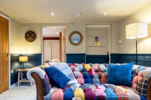 Interior - The Cowshed - Stunning 1 Bedroom Cottage (Longhope)