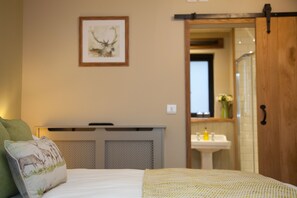 Standard Suite, Ensuite, Courtyard View | Premium bedding, minibar, in-room safe, individually decorated