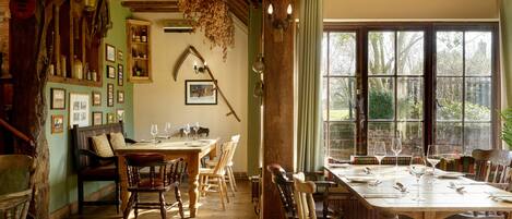 Deluxe Cabin, Ensuite, Courtyard View | Restaurant