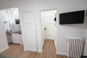 Fridge, microwave, stovetop, coffee/tea maker - Charmant Studio Paris 15eme - Proche Tour Eiffel (Paris)