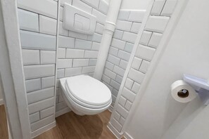 Shower, hair dryer, towels, shampoo - Charmant Studio Paris 15eme - Proche Tour Eiffel (Paris)