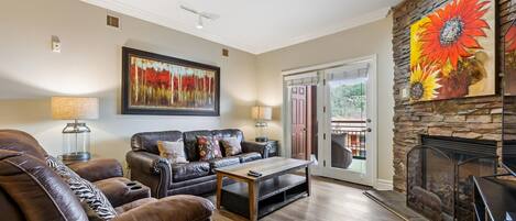 Smart TV, fireplace
