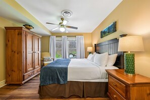 Iron/ironing board, free WiFi, bed sheets - 🏡Baskins Creek 413 | Cozy Retreat | Walk to Parkway | Pool + Hot Tub 🌄 (Gatlinburg)