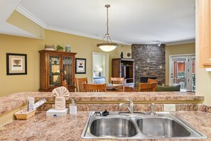 Interior - 🏞️Baskins Creek 108 | Walk to Downtown Gatlinburg | Pool+Hot Tub🏞️ (Gatlinburg)