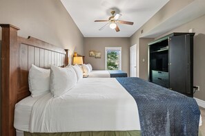 2 bedrooms, iron/ironing board, WiFi, bed sheets - 🌲Baskins Creek 114 | Walk to Downtown Gatlinburg | Pool🌲 (Gatlinburg)