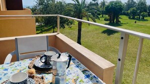 A balcony with a table set for two, a metal coffee pot, and a mug. - Estudio Minerva Splash by At Home Costa del Sol (Benalmádena)