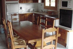 Private kitchen - LES CHALETS A LA FERME (with sauna) (Lent)