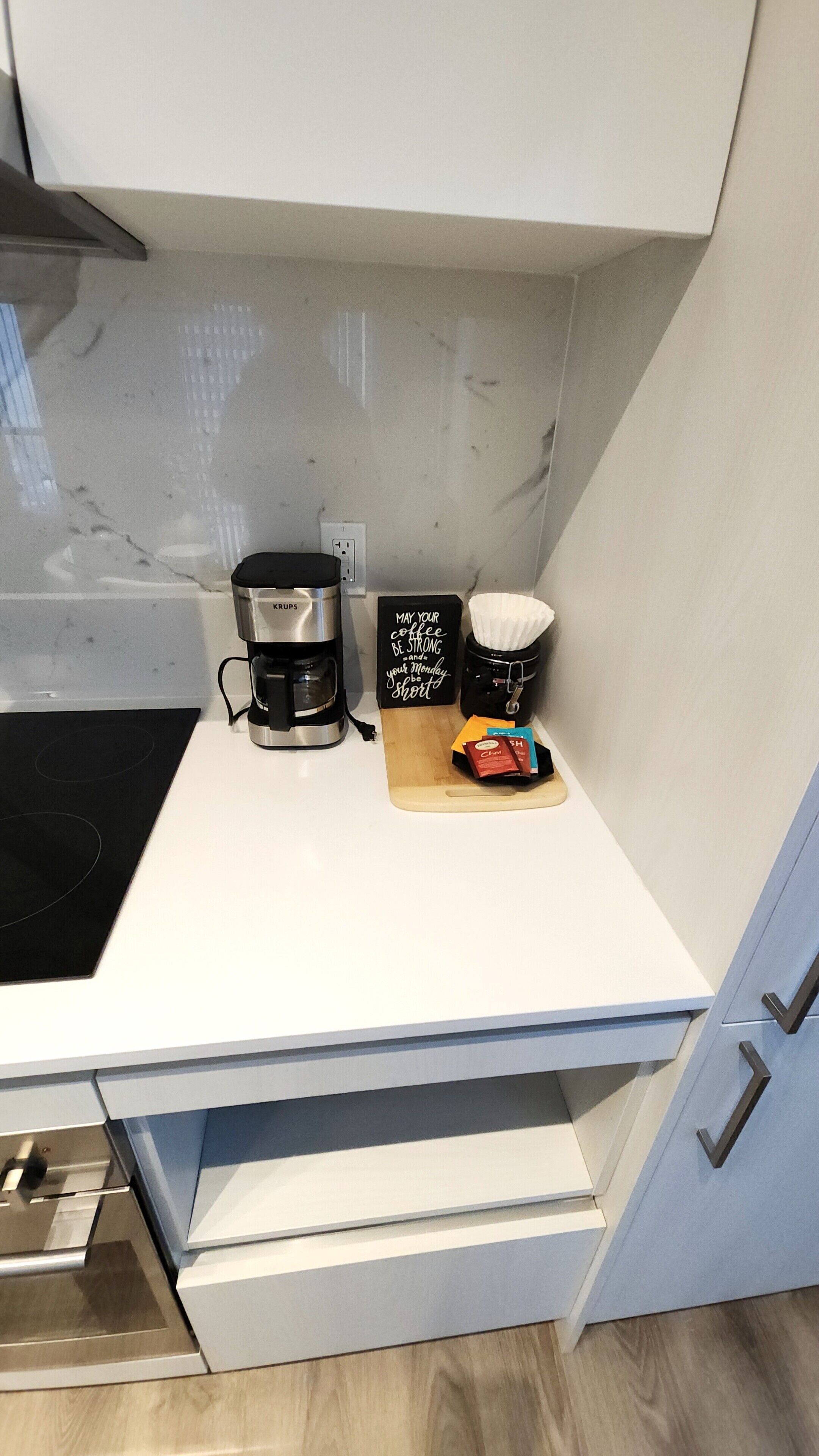 Micro-ondes, four, plaque de cuisson, lave-vaisselle