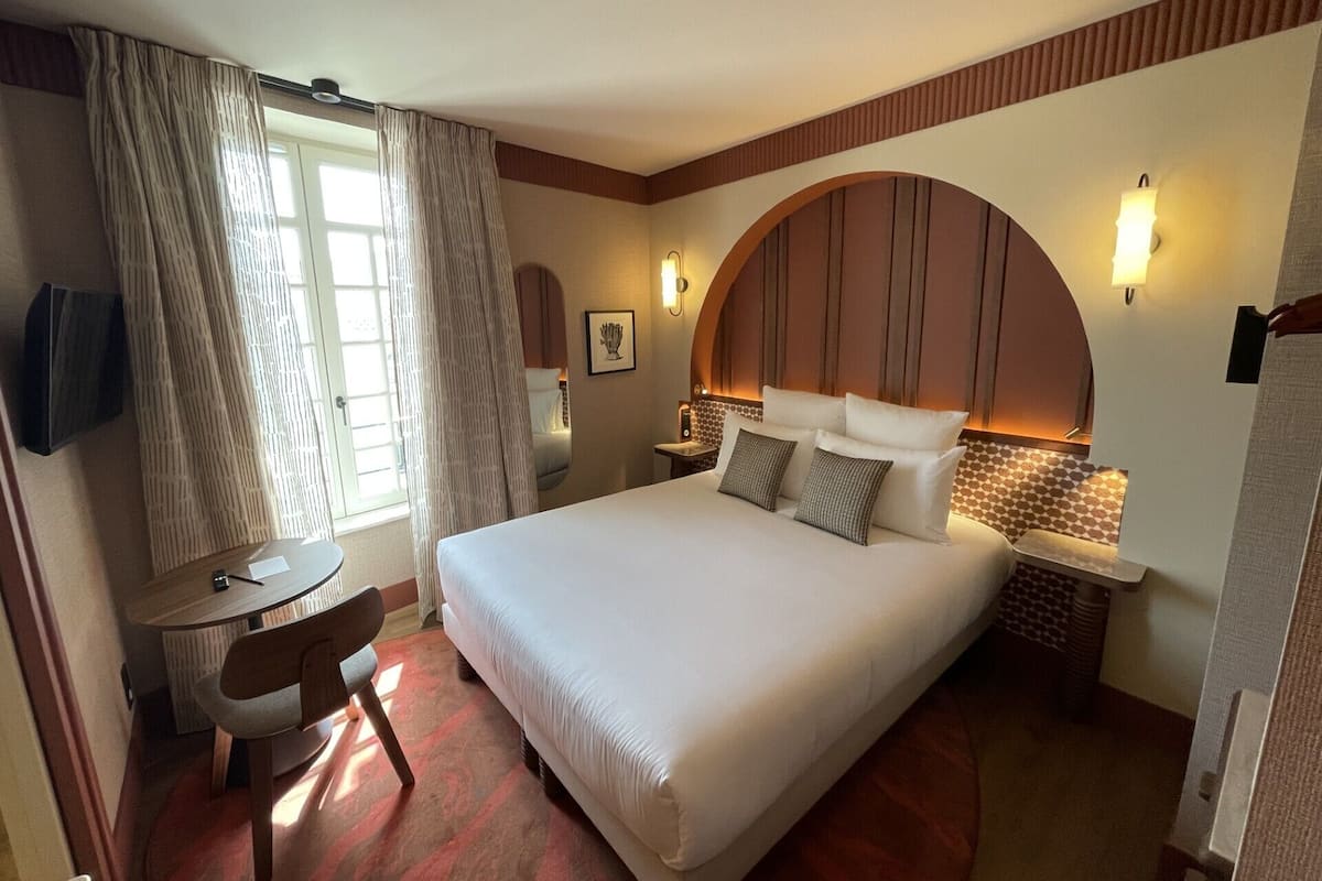 In-room safe, desk, laptop workspace, blackout drapes