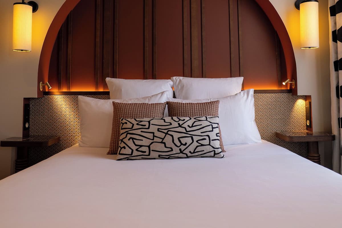 Suite, Sea View | In-room safe, desk, laptop workspace, blackout drapes