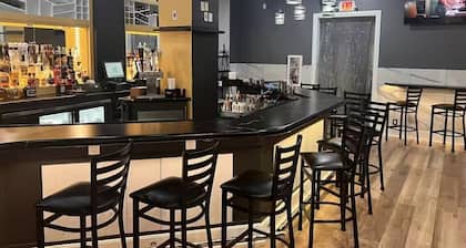 Near NYC • Refreshing Double Suite • Sleeps 4 • Pet Friendly