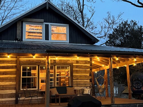 Cabin Charm in the Blue Ridge Mountains/151 Brew Ridge Trail in secluded hollow