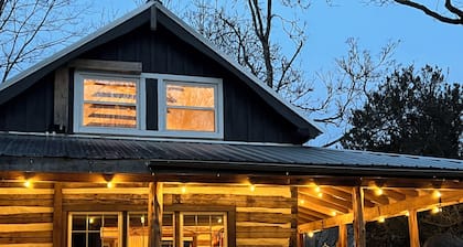 Cabin Charm in the Blue Ridge Mountains/151 Brew Ridge Trail in secluded hollow