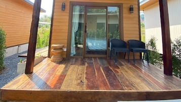 Quarto standard, vista para a colina | Terraço/pátio