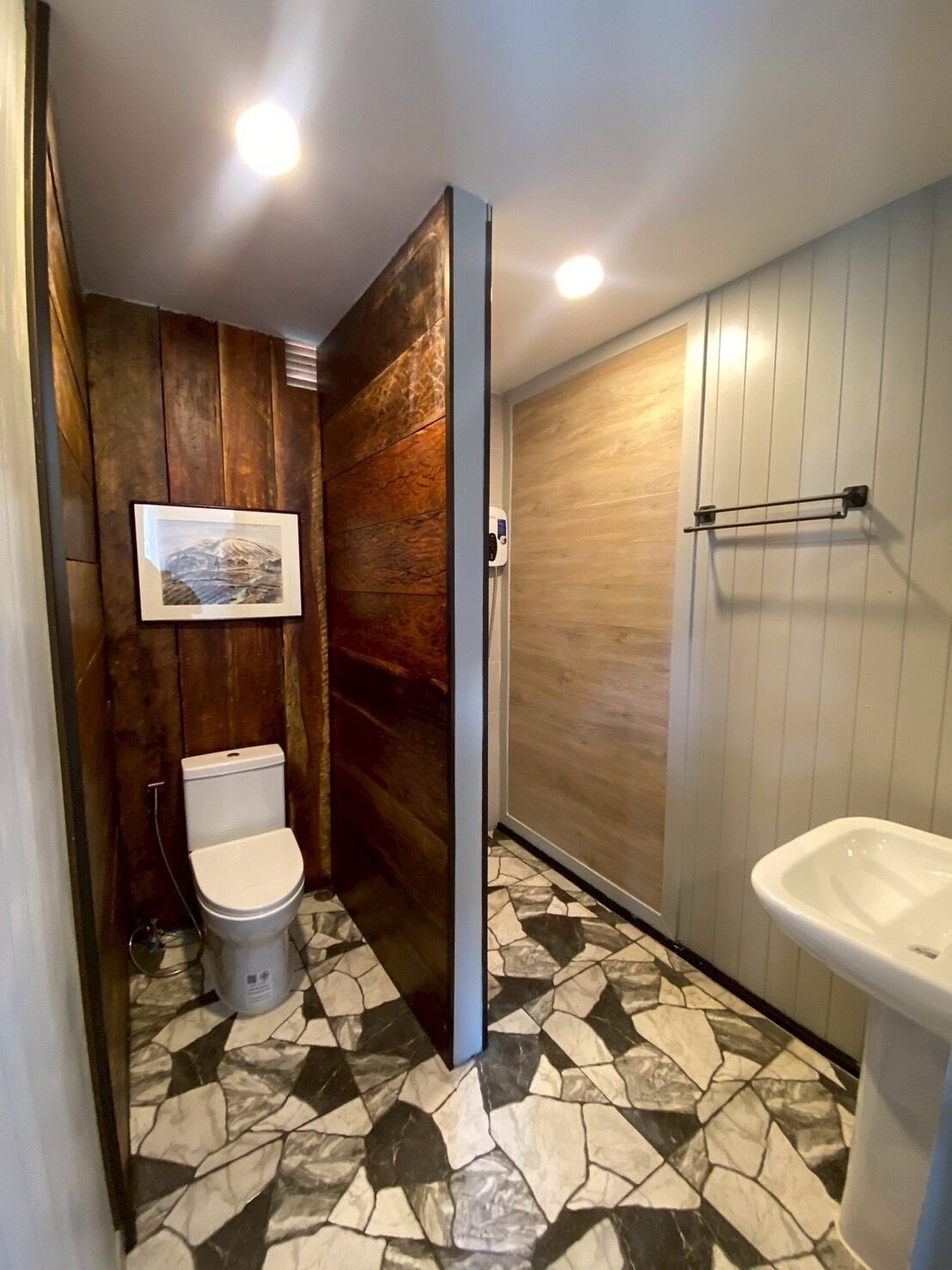 Deluxe Quadruple Room, Hill View | Bathroom