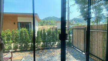 Deluxe Quadruple Room, Hill View | Interior