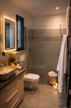 Hair dryer, towels, toilet paper - VILLA LAVANDEA – Premium Villa with Exceptional Mont Ventoux Views - PROVENCE (Mollans-sur-Ouvèze)