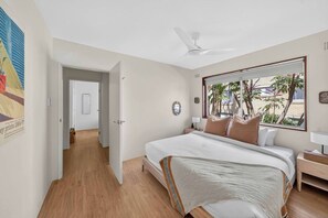 Iron/ironing board, travel cot, WiFi, bed sheets - Manly Cove Beachfront Living by Wharf and Cafs (Manly)