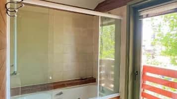 Habitación doble Deluxe, vista a la montaña | Baño