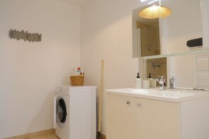 Bathroom - La Maison Angèle. (Criel-sur-Mer)