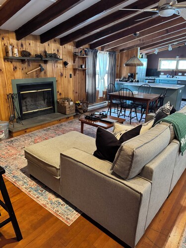 Cozy Mountain Cabin near Hiking and Fishing, 10 minutes to Hunter Mountain