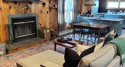 Cozy Mountain Cabin near Hiking and Fishing, 10 minutes to Hunter Mountain