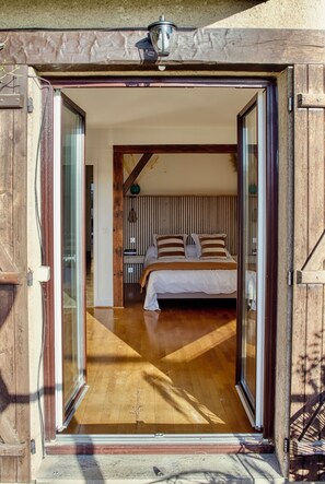 2 habitaciones, tabla de planchar con plancha, cuna de viaje y wifi