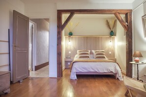 2 habitaciones, tabla de planchar con plancha, cuna de viaje y wifi