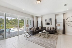 Smart TV - Last Minute Disney Getaway! Private Pool, Hot Tub & Game Room. Book Now! #15070 (Orlando)