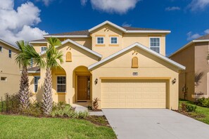 Exterior - Last Minute Disney Getaway! Private Pool, Hot Tub & Game Room. Book Now! #12782 (Orlando)